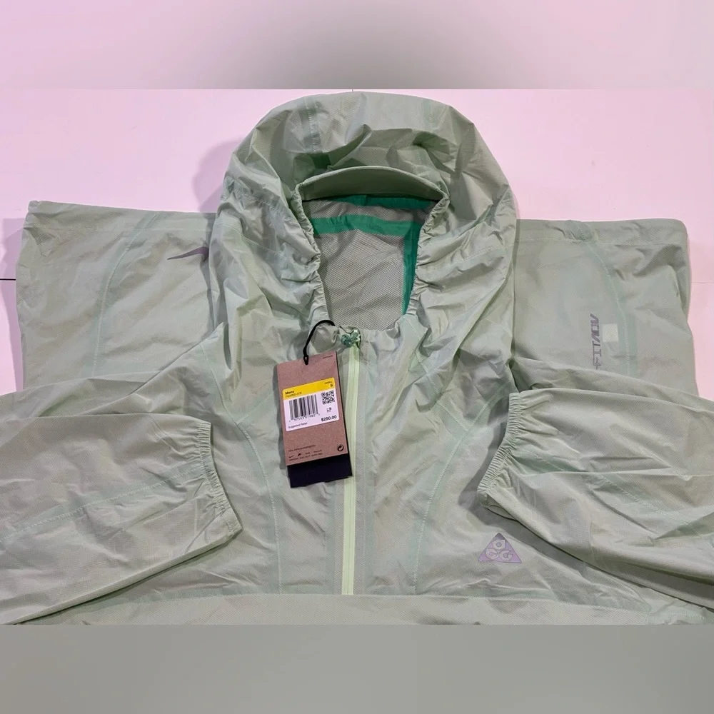 Size S Small Nike ACG 